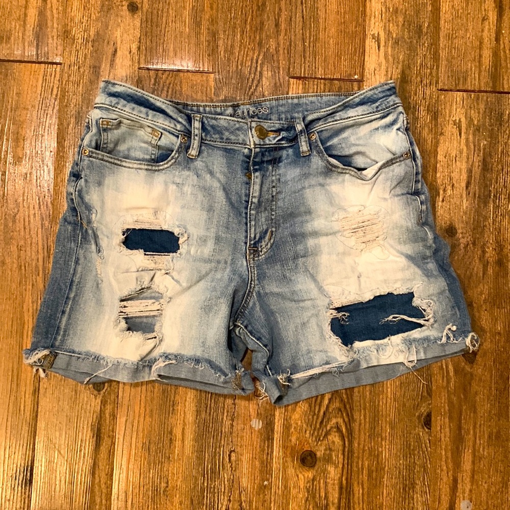 Woman’s mid-rise jean shorts
